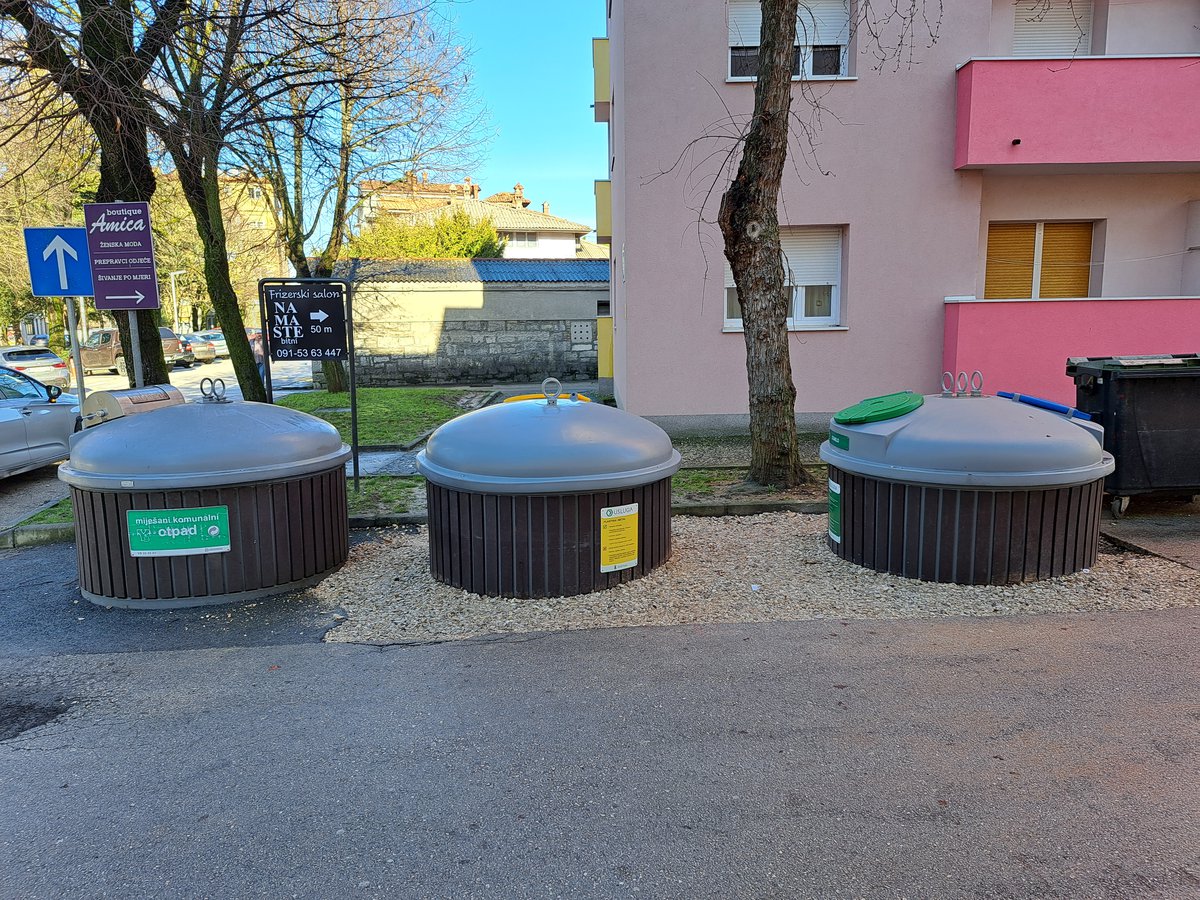 Umjesto "zelenih Otoka" U Pazinu Se Postavljaju Polupodzemni Spremnici ...