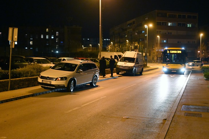 Mrtvo tijelo pronađeno je na autobusnoj stanici (Snimio Danilo MEMEDOVIĆ)