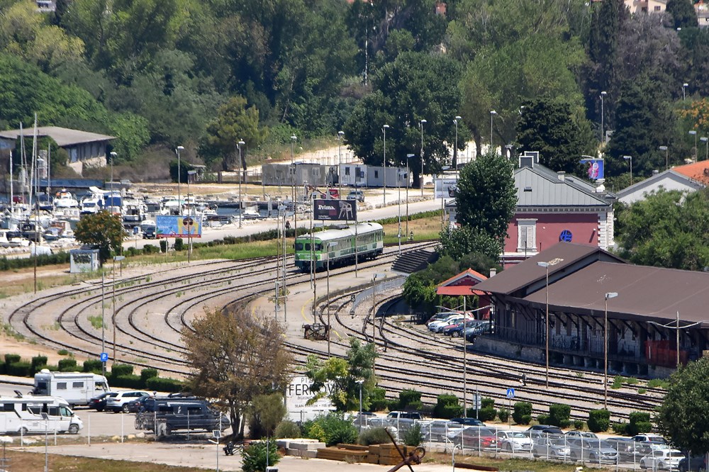 Pulska željeznička stanica i klub Cargo dolje desno u kutu (snimio Duško MARUŠIĆ ČIČI)