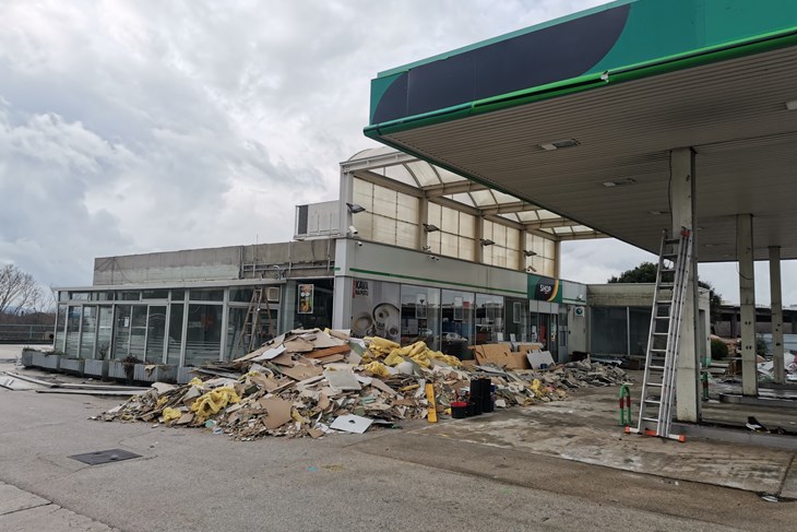 Benzinska u renovaciji (Snimio Branko BIOČIĆ)