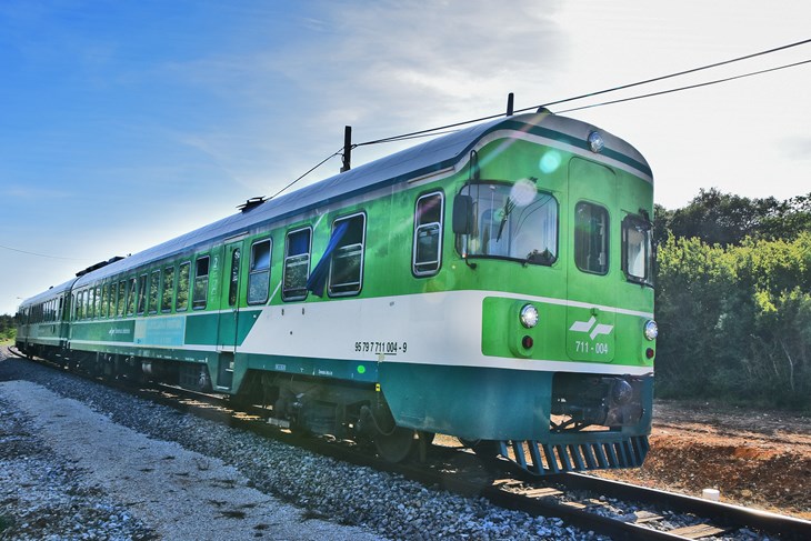 Besplatno vlakom do škole (snimio Duško MARUŠIĆ ČIČI)