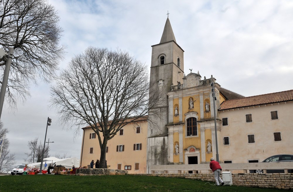 Trg, crkva i samostan jedni su od najljepših u Istri, smatra načelnik (foto: Arhiva)