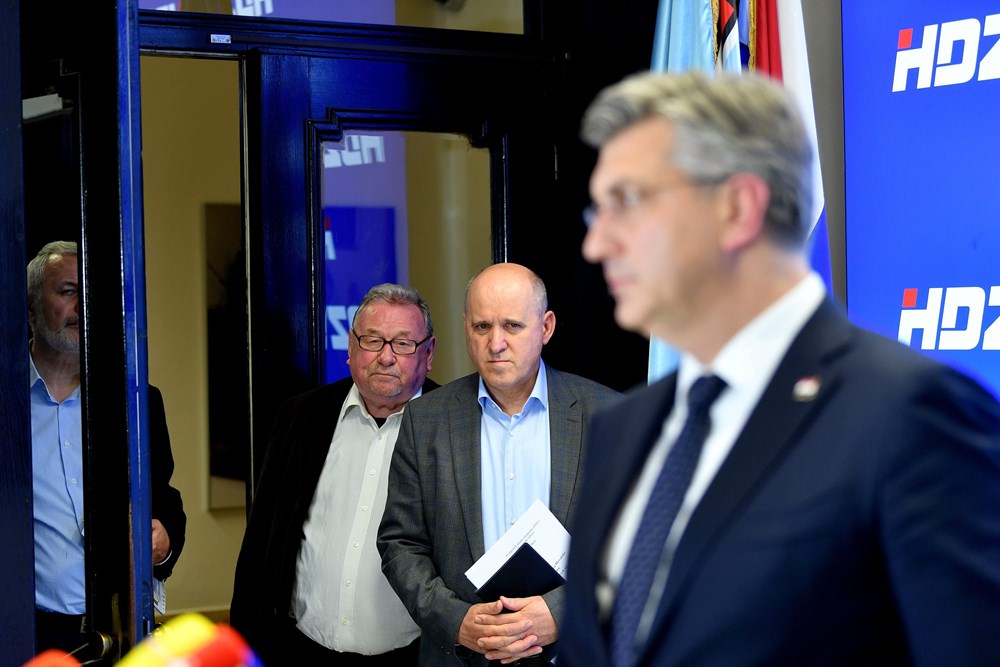 Rejting HDZ-a i rezultati budućih izbora dobrim djelom ovise o Bačićevom uspjehu u obnovi  (foto: CROPIX)