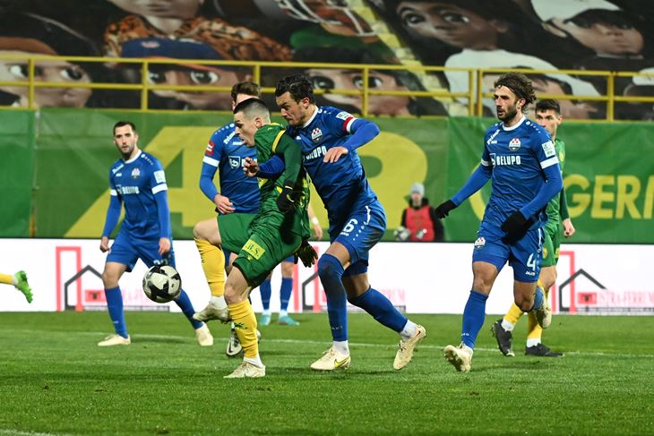 DISKUTABILNA SITUACIJA - Duel Ante Ercega i Tomislava Božića (snimio Danilo MEMEDOVIĆ)