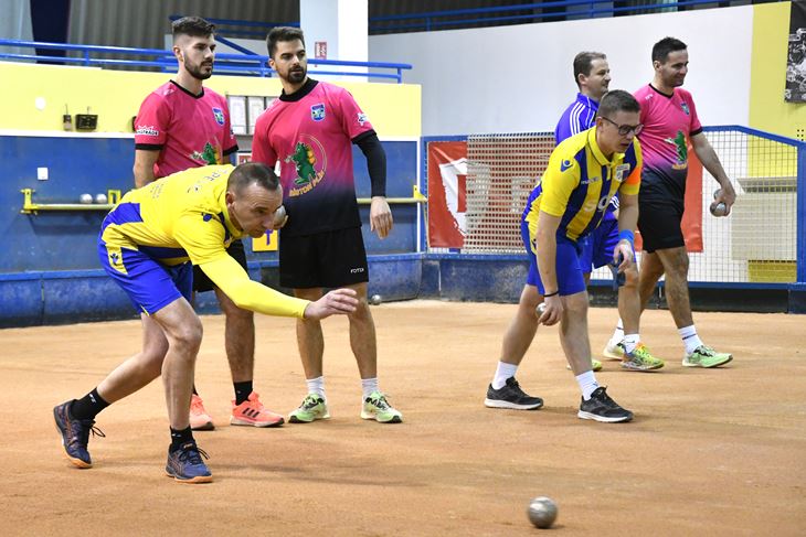 ISTRA OPET BOLJA OD BISTONA - Vedran Špelić i Nenad Tadić tijekom susreta u Velom Joži (Snimio Milivoj Mijošek)