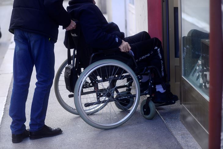 Pula 29.11.2021. invalid - invalidi - kolica Snimio: Dejan STIFANIC


