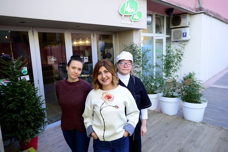 Voditeljica Elizabeta, vlasnica Mina i  kuharica Sonja (Snimio Dejan ŠTIFANIĆ)