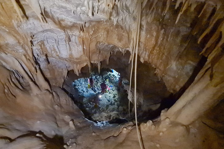 Vježba speleospašavanja na 50 metara dubine (Foto HGSS Stanica Istra)