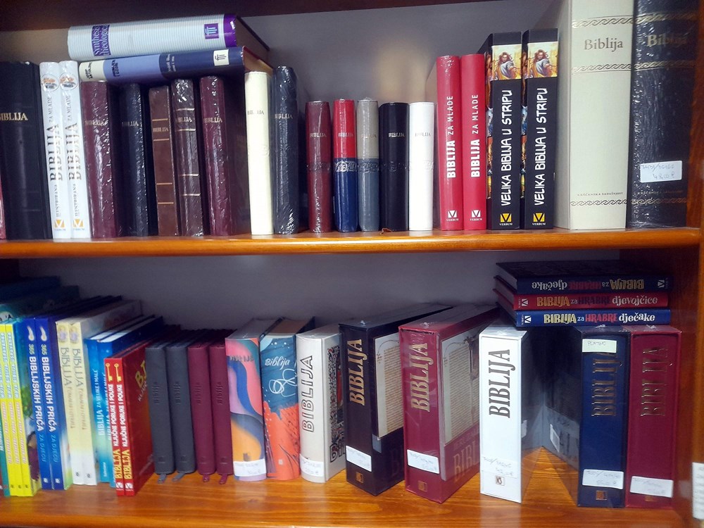 Razne vrste biblija i dalje su najprodavanije knjige