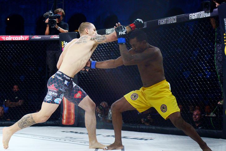 SLIJEDI DRUGA OBRANA FNC POJASA - Daniel Bažant u pulskoj Areni (Snimio Dejan Štifanić)