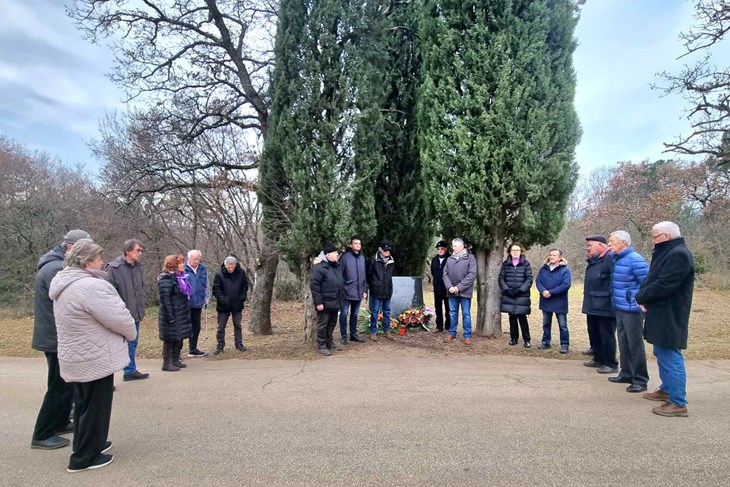 Polaganje vijenaca na mjestu pogibije