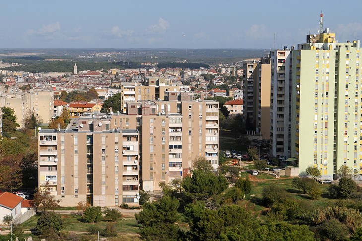 Neboderi u Puli (foto: Arhiva)