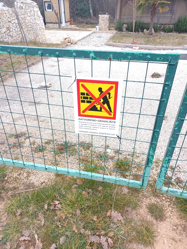 Zatvorena gradilišta na Mandriolu