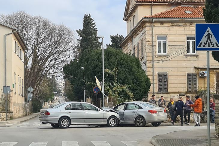 Prometna nesreća u Budicinovoj (snimio Amir MUSEMIĆ)