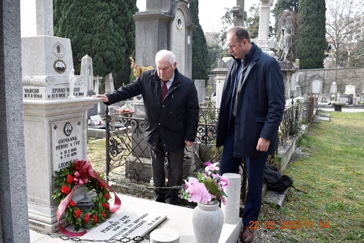 Polaganje vijenca na grob Pietra Ive u Trstu