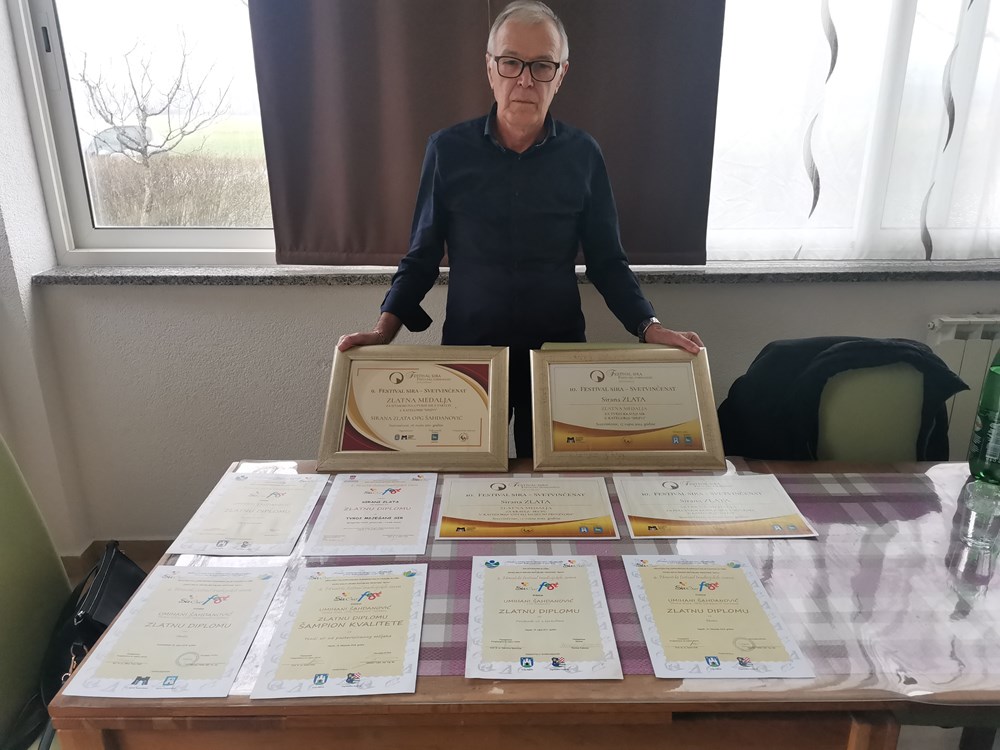 Atif Šahdanović s brojnim nagradama i priznanjima