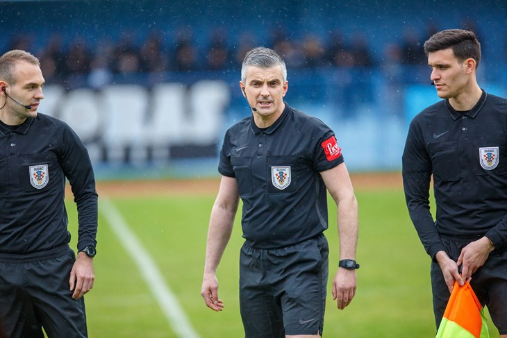 Na koncu će suditi Jakov Titlić (u sredini) (CROPIX)