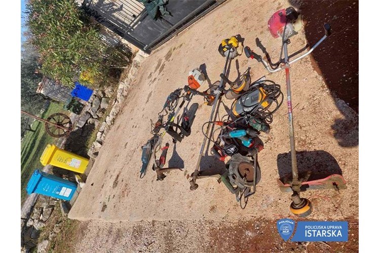 Otuđeni predmeti (foto: PU Istarska)