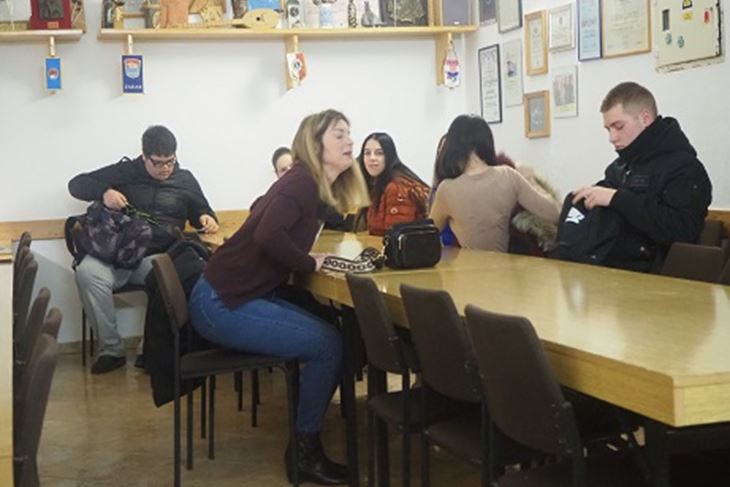 Edukacija učenika pulske Medicinske škole (foto: Udruga slijepih Istarske županije)