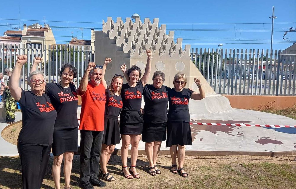 Dubravka Kovačević, Noela Paoletić, Ružica Stojaković, Dani Anđić, Tatjana Tomić, Darling Pantelić Strenja, Milena Ramović, Nives Franić i Edna Strenja Jurcan - 22. lipnja 2020. na Dan antifašističke borbe ispred Spomenika na pulskoj Rivi