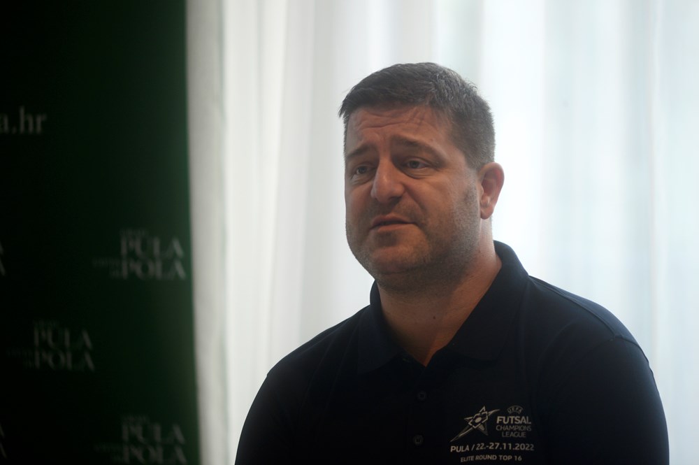 Treba se smijati onome što živimo jer to je jedan od boljih načina da o  mnogim stvarima oko sebe i kritički promišljamo - Glas Istre