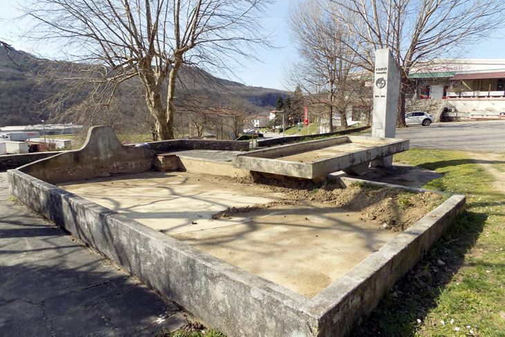 Fontana na Trgu  Fontana u Buzetu (snimila Gordana Čalić ŠVERKO)