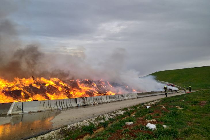 Požar na porečkom deponiju Košambra (Izvor: Facebook stranica Vatrogasci Poreč)