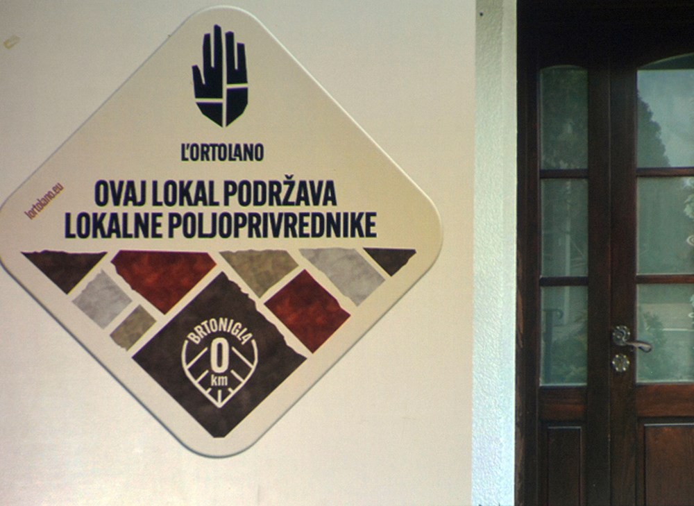 Novi suvenir, pakiranje koje sadrži jednu od četiri zemlje – simbol jedinstvenog brtoniškog područja