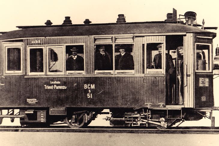 Vlak na parni pogon Komarek na pruzi Trst - Poreč 1903. (zbirka H. Geiebl)