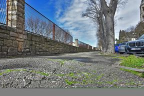 VALOVITINOGOSTUP05_pula_160323.JPG PULA- NAKON HVALJENJA I DIVLJENJA NOVOM VLAKU VRIJEME JE DA SE SANIRA NOGOSTUP PREMA ZELJEZNICKOJ STANICI KOJI JE TOLIKO GRBAV I VALOVIT DA PUTNICI IZBJEGAVAJU HODATI NJIME,O VOZNJI KOFERA DA NE PRICAMO I MOGUCIM OZLJEDAMA ,UGANIUCA I SLICNO.16.03.2023. SNIMIO DUSKO MARUSIC CICI