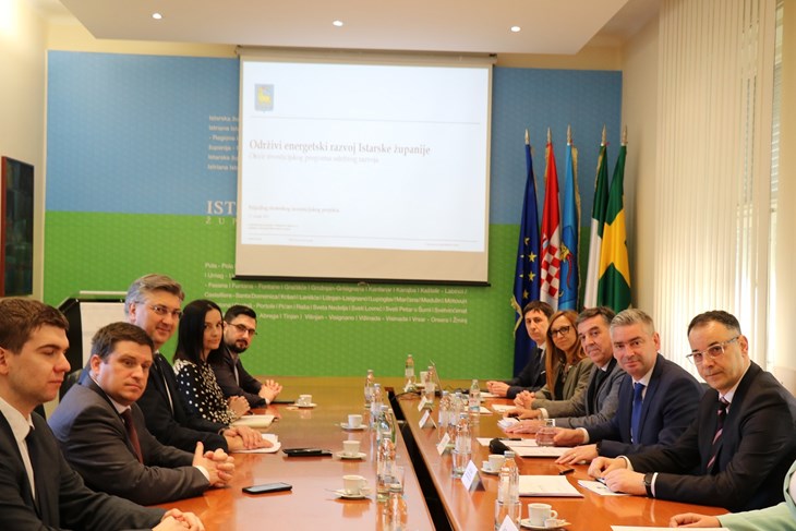 Andrej Plenković na radnom sastanku s istarskim županom Borisom Miletićem (Foto: Istarska županija)