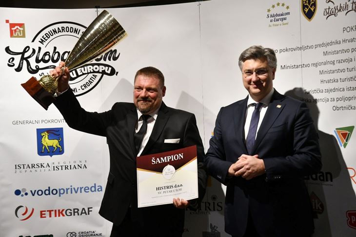 Šampion Ivica Milotić i premijer Andrej Plenković (Snimio Milivoj Mijošek)