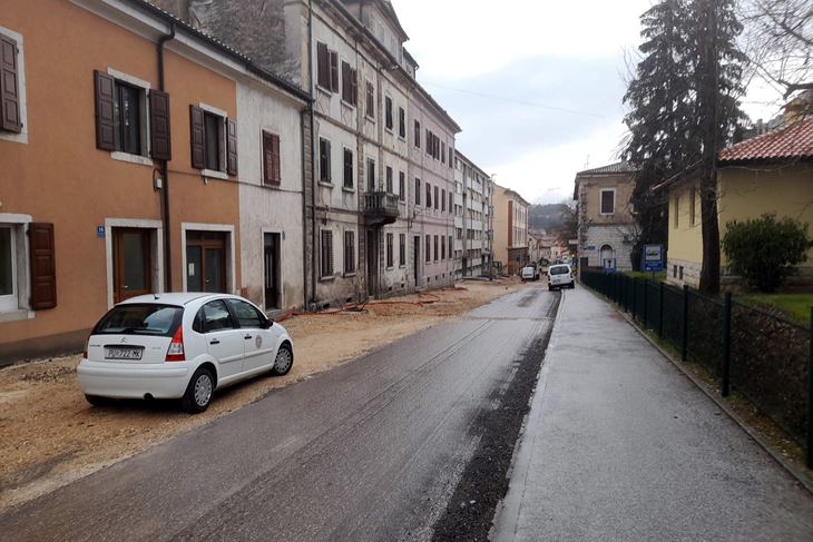 Promet je glavnom pazinskom ulicom zatvoren već mjesec i pol dana (snimio Anđelo DAGOSTIN)