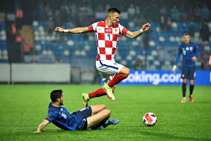 PRESKOČITI TURSKU PREPREKU - Ivan Perišić (foto: R. GORŠIĆ/ CROPIX)