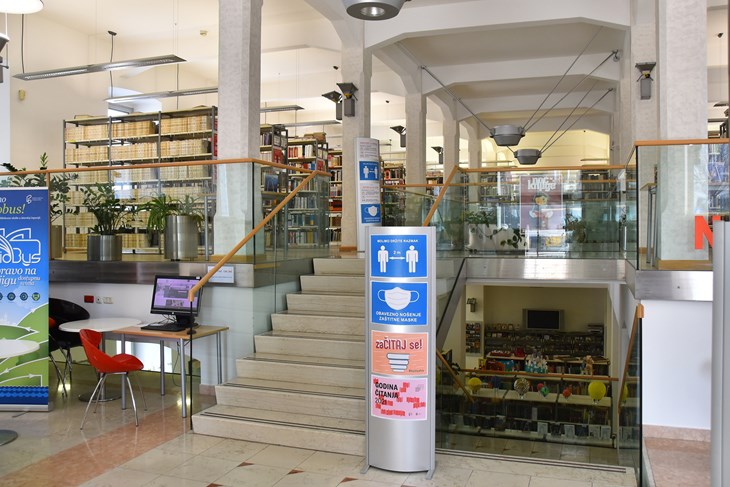 Gradsku knjižnicu i čitaonicu Pula (snimio Duško MARUŠIĆ ČIČI)
