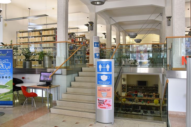 Gradsku knjižnicu i čitaonicu Pula (snimio Duško MARUŠIĆ ČIČI)