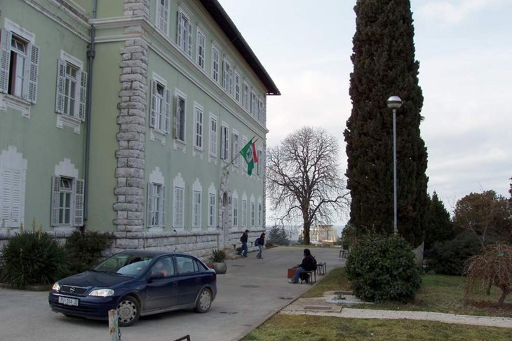 Škola "Mate Balote" u Poreču
