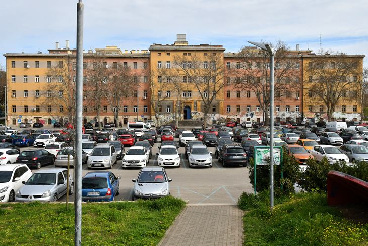 Parking kod Rojca (snimio Milivoj MIJOŠEK)