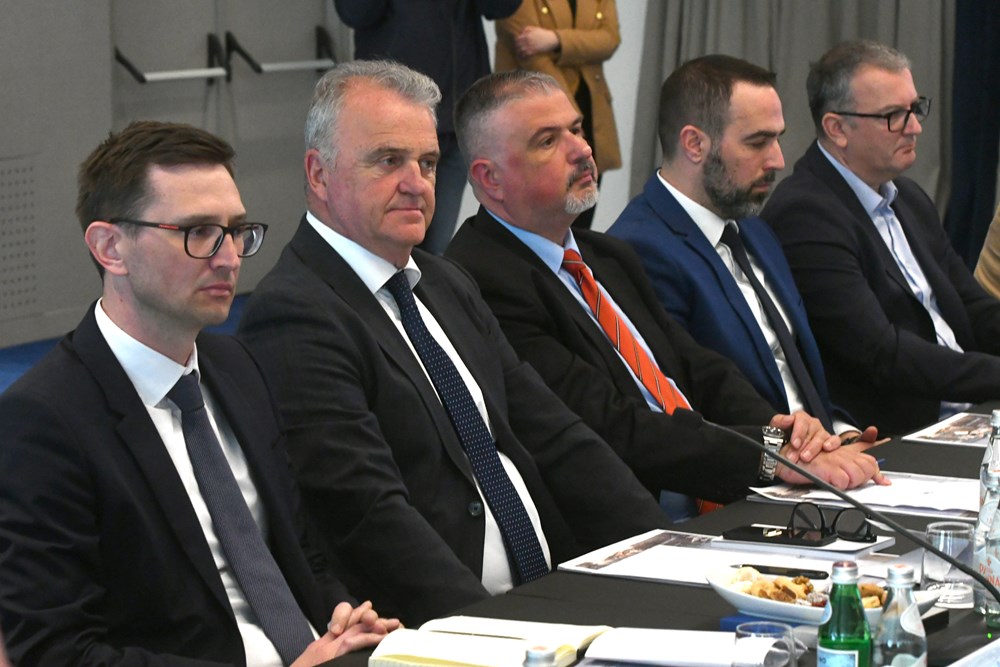 Ministrica Nikolina Brnjac i suradnici danas u Puli (snimio Milivoj MIJO&Scaron;EK)