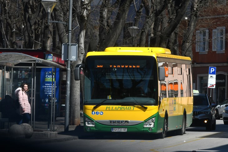 Pulaprometov autobus (snimio Milivoj MIJOŠEK)