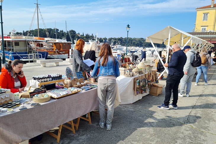 Mercatino u Rovinju (snimila Aleta BRATTONI)
