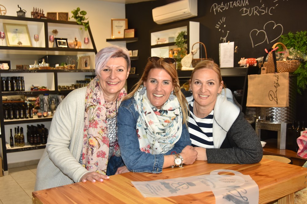 Tri sestre Buršić: Barbara, Mikela i Danijela