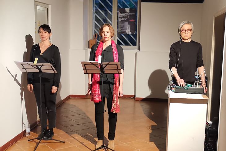 Delphine Salkin, Jasmina Bolfek-Radovani i Atau Tanaka preksinoć u Makini (Snimio Hassan Abdelghani)