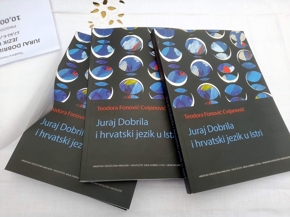 Knjiga je napisana na 218 stranice, a promotivno se prodavala za 10 eura (Snimio Anđelo Dagostin)