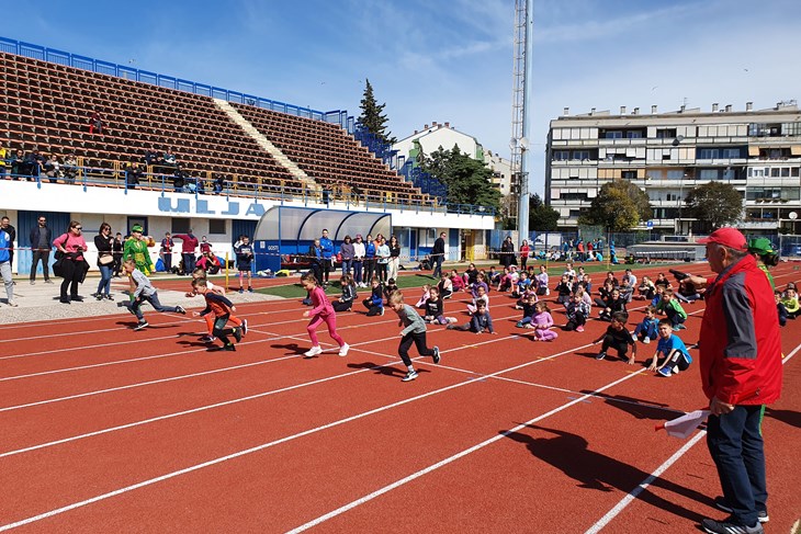 Najmlađi su prvi protrčali stazom