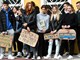 Učenici pulske Gimnazije u tradicionalnom mimohodu za Dan planete Zemlje (snimio Milivoj MIJOŠEK)