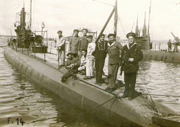 Dio posade podmornice "F 14"