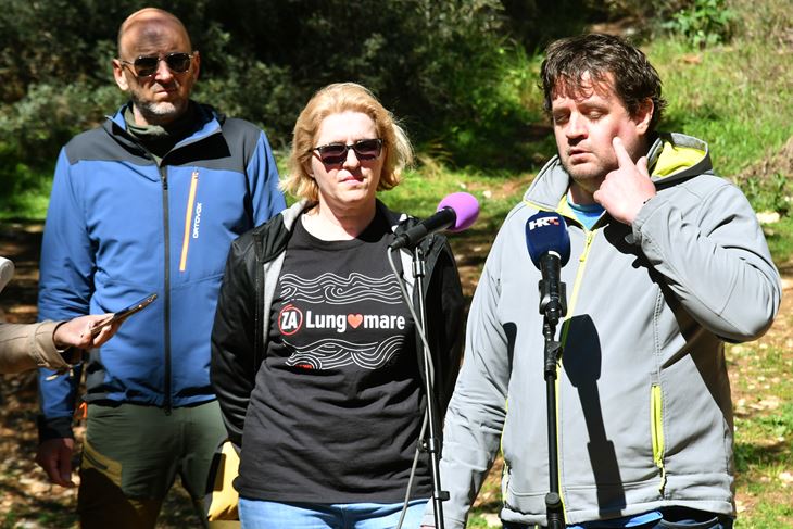 Članovi Inicijative za Lungomare (snimio Milivoj MIJOŠEK)