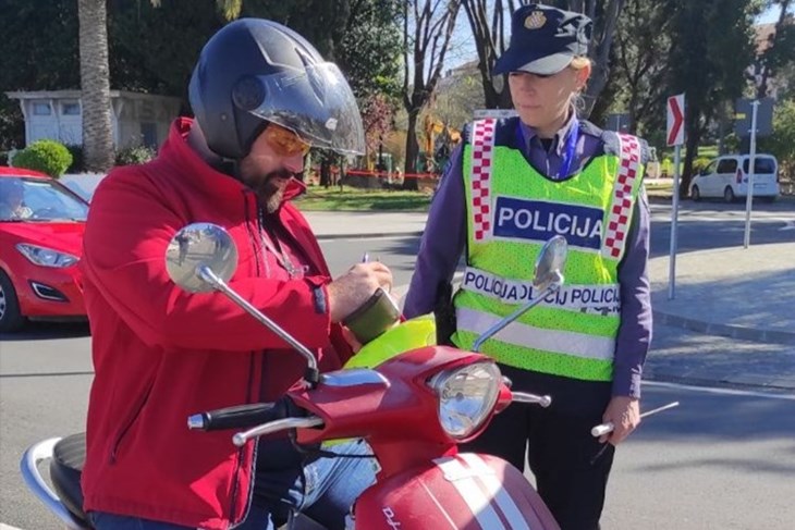 Kontrola mopeda i motocikala  (foto: PU istarska)