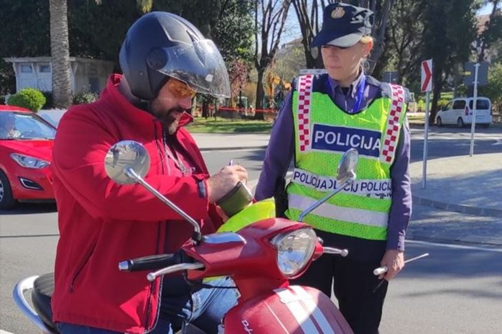 Kontrola mopeda i motocikala  (foto: PU istarska)